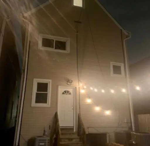 Entire 1 Bedroom Floor Unit With Patio Chicago