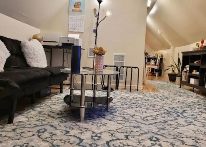 Apartment Entire 1 Bedroom Floor Unit With Patio *